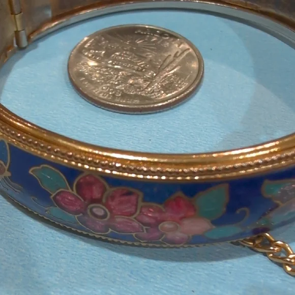 Vintage Floral Enamel Bangle Bracelet And Screw back Earrings with Gold Accents - Picture 4 of 10